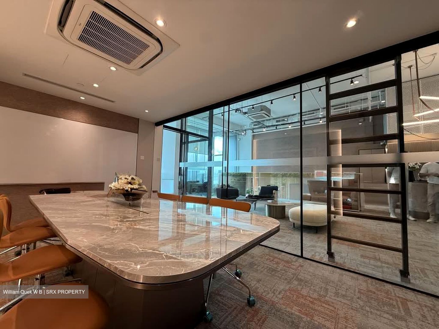 Arc 380 (D8), Office #532390781